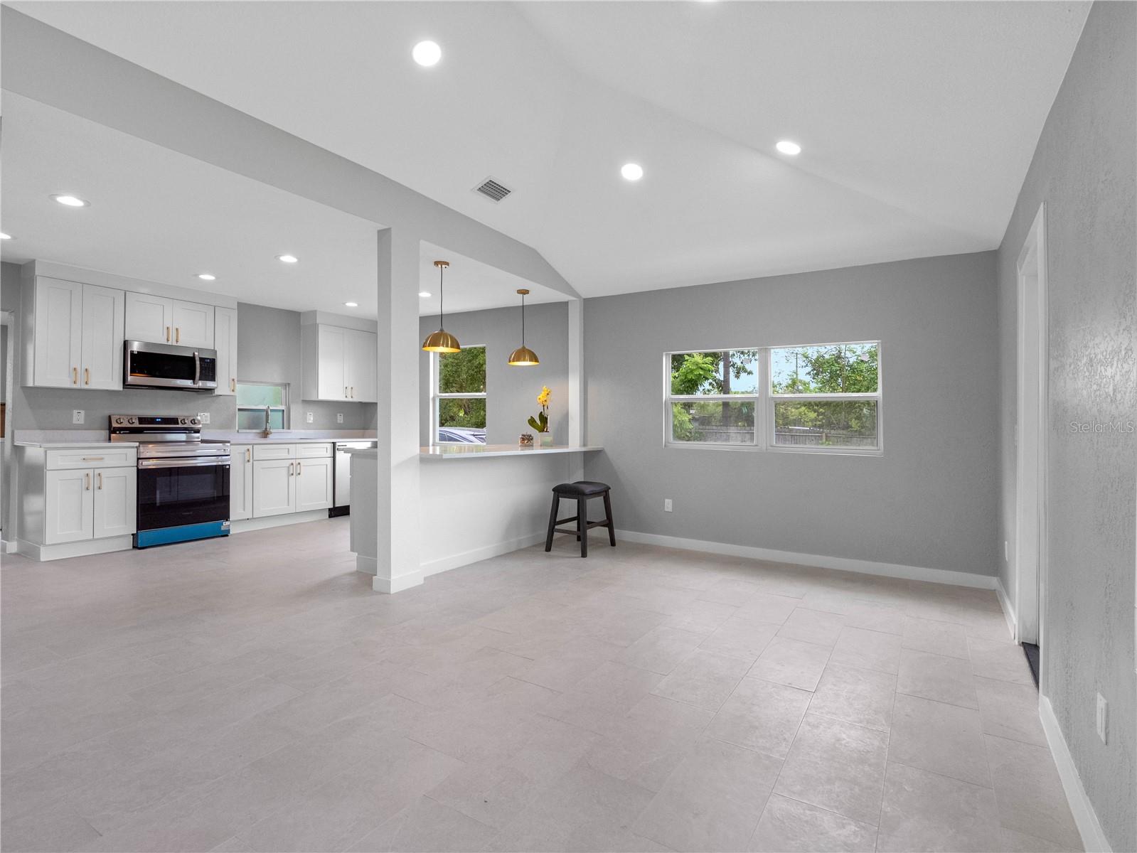 Listing photo id 13 for 2012 Flagler Street