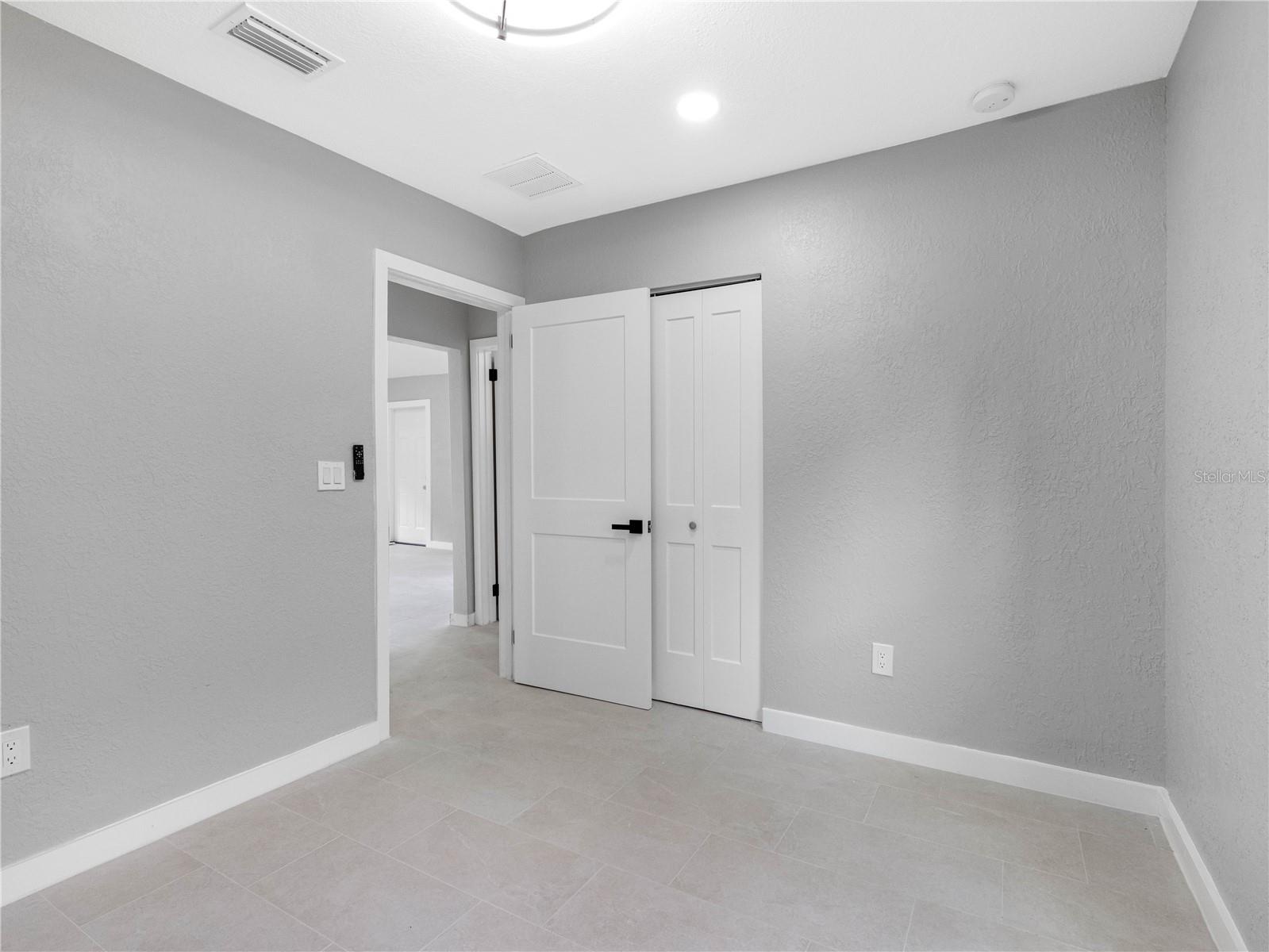 Listing photo id 16 for 2012 Flagler Street