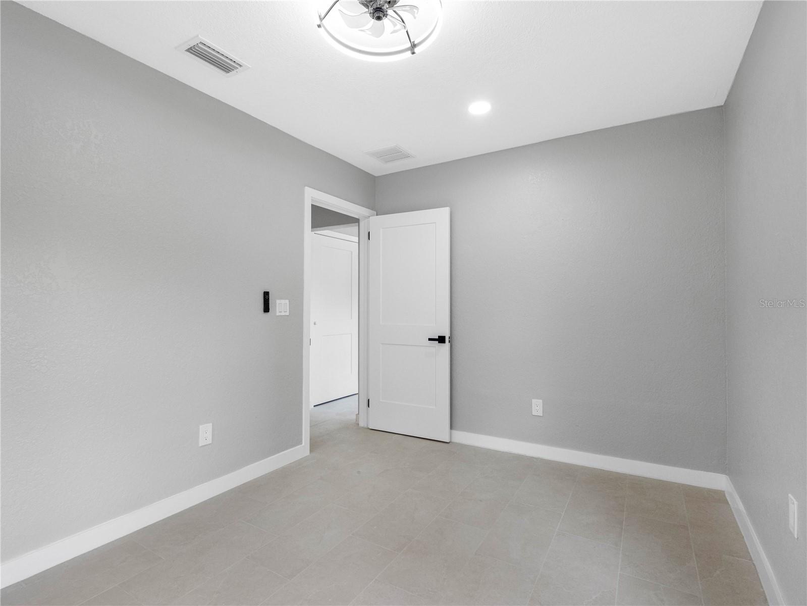 Listing photo id 20 for 2012 Flagler Street