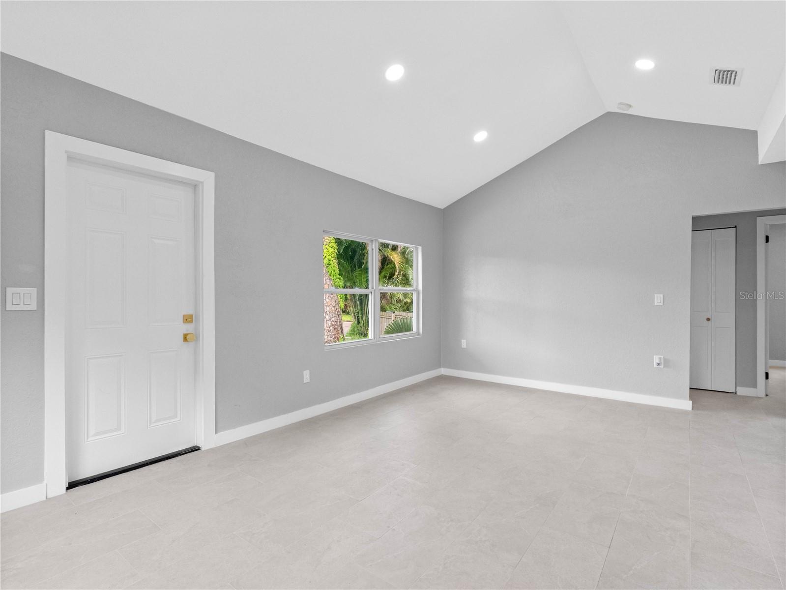 Listing photo id 24 for 2012 Flagler Street