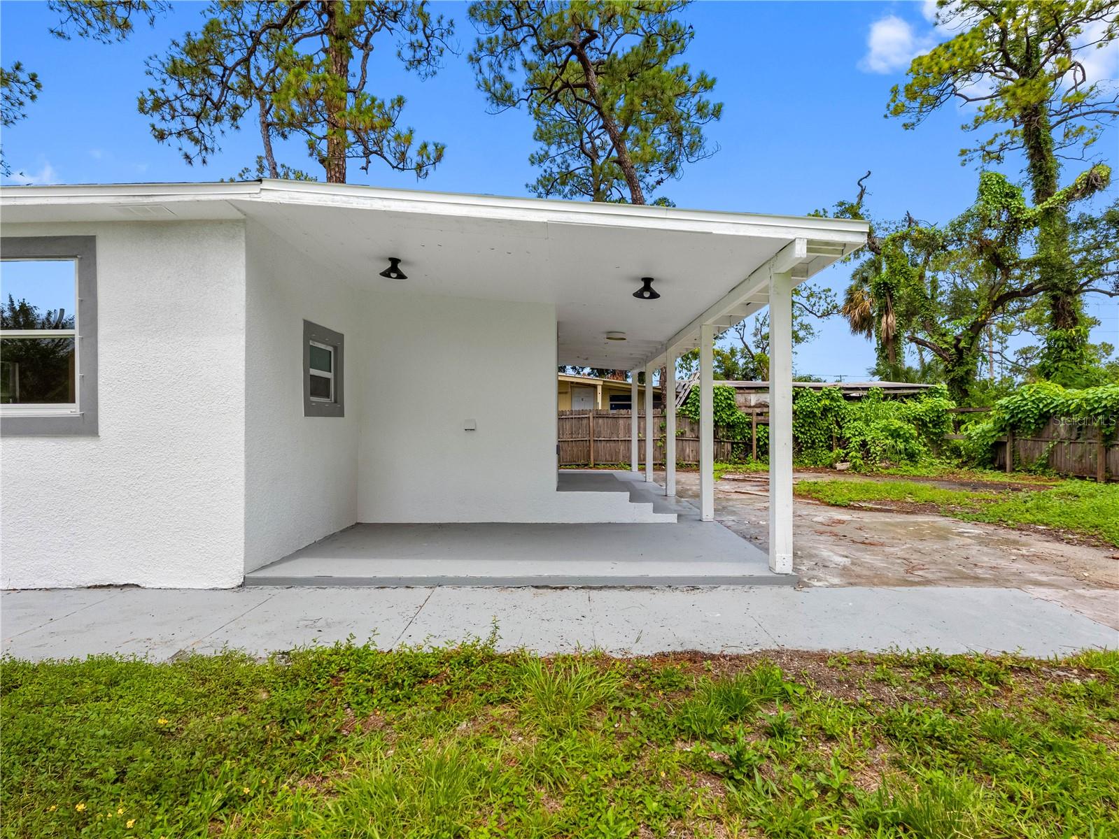 Listing photo id 28 for 2012 Flagler Street