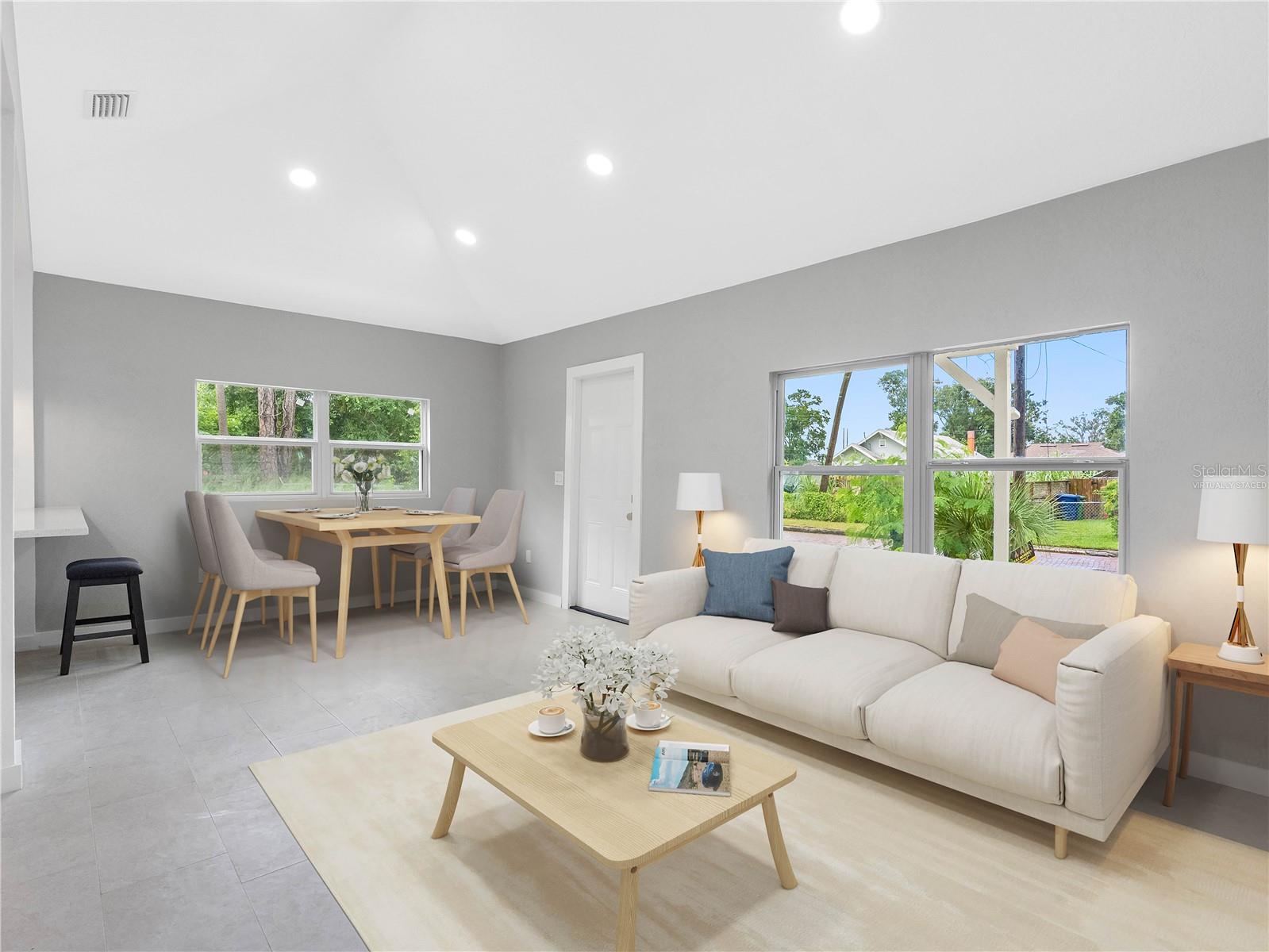 Listing photo id 2 for 2012 Flagler Street