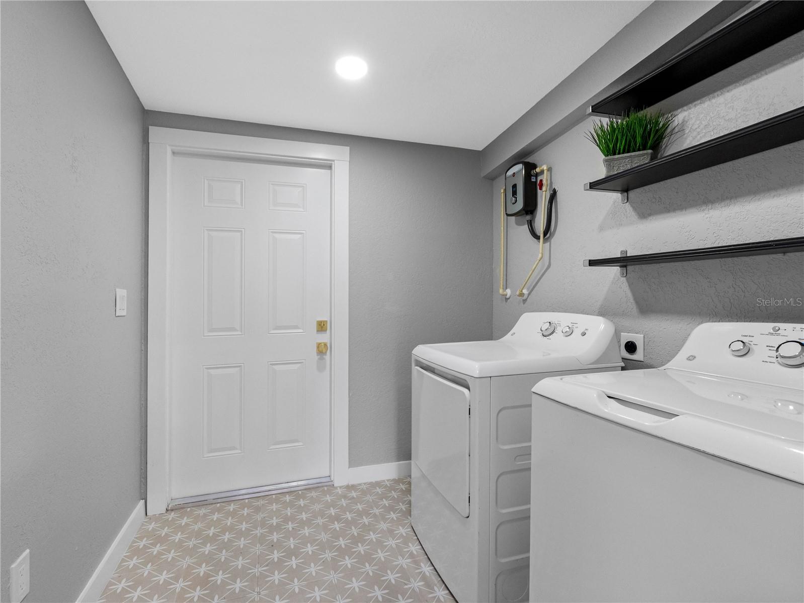 Listing photo id 38 for 2012 Flagler Street