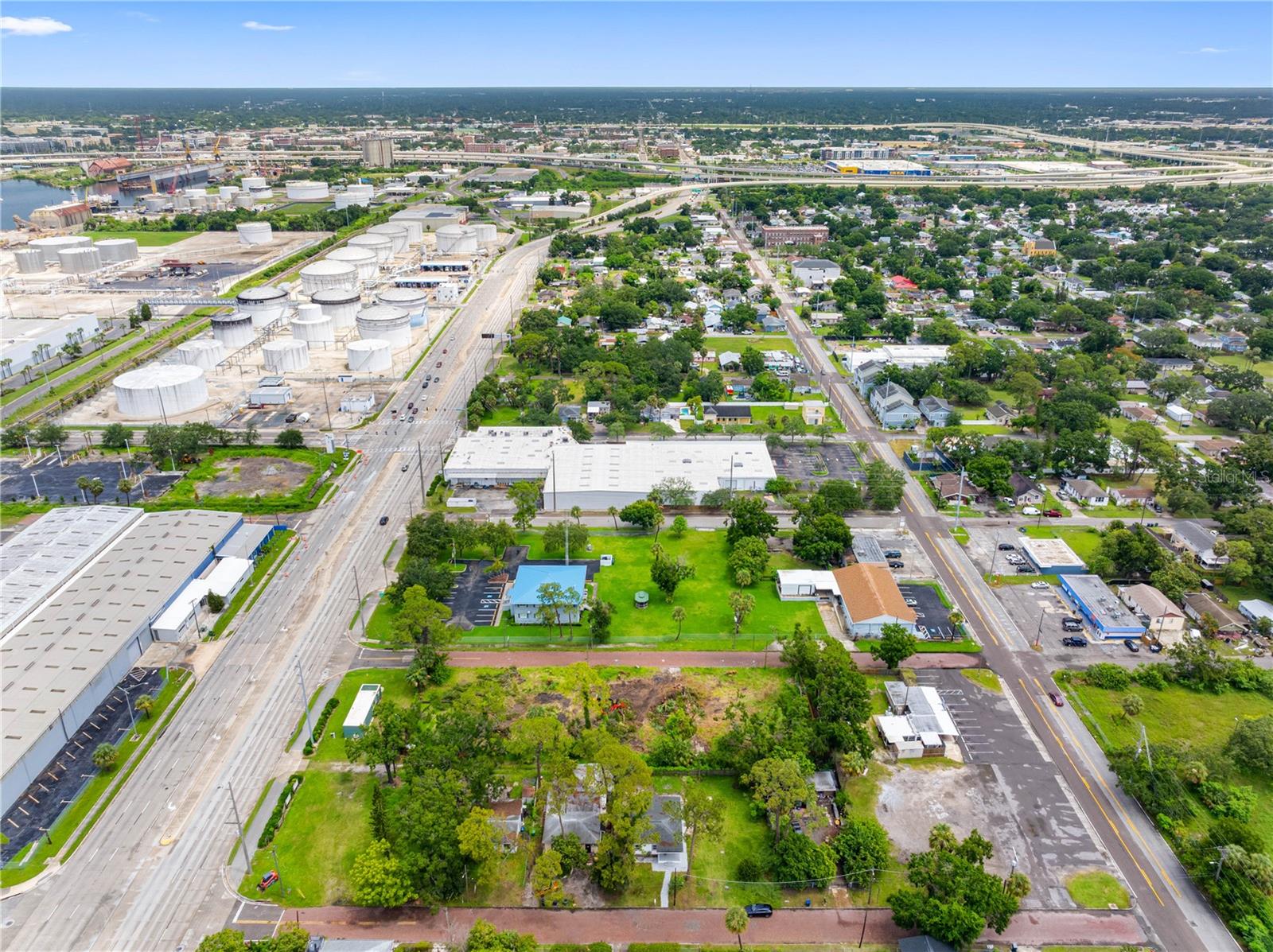 Listing photo id 52 for 2012 Flagler Street