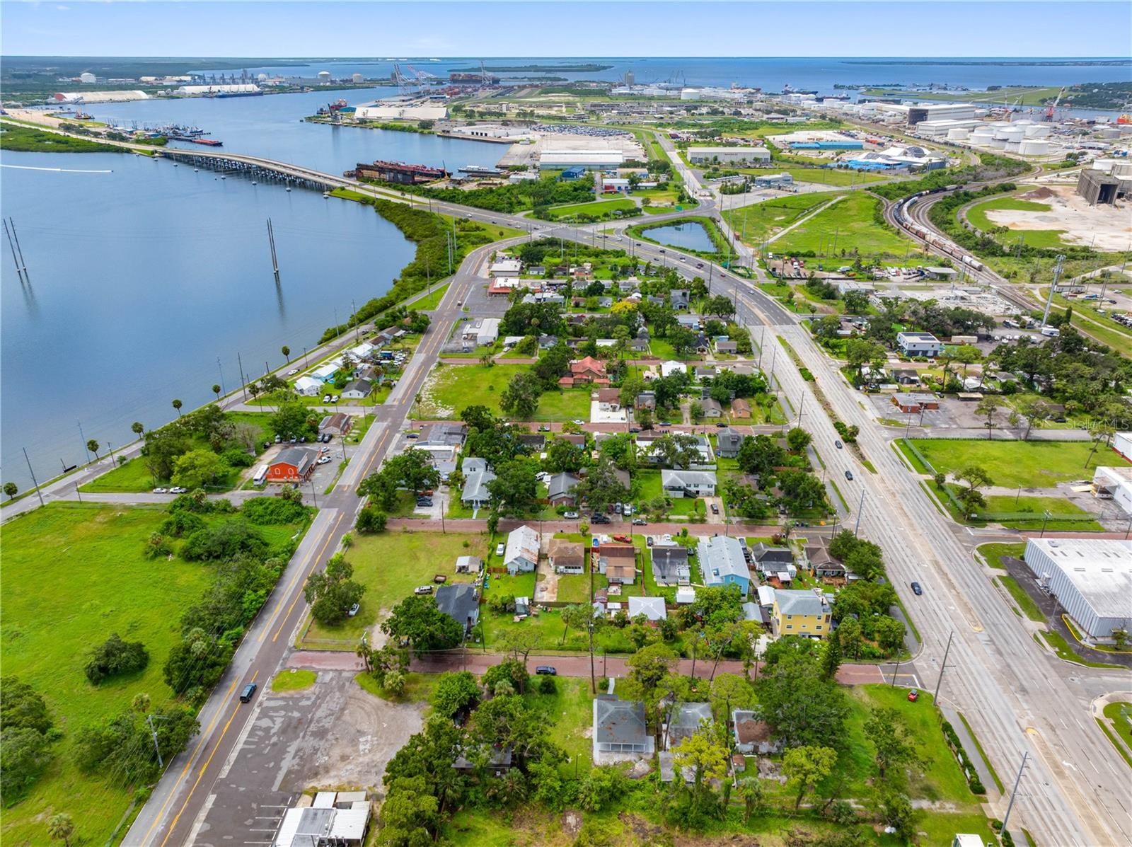 Listing photo id 57 for 2012 Flagler Street
