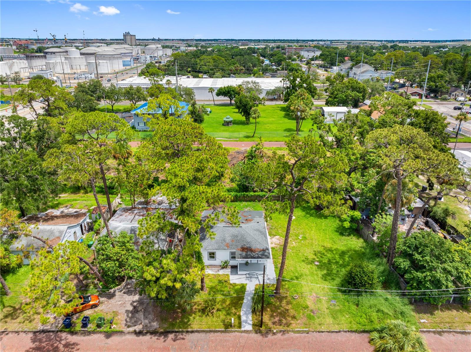 Listing photo id 70 for 2012 Flagler Street