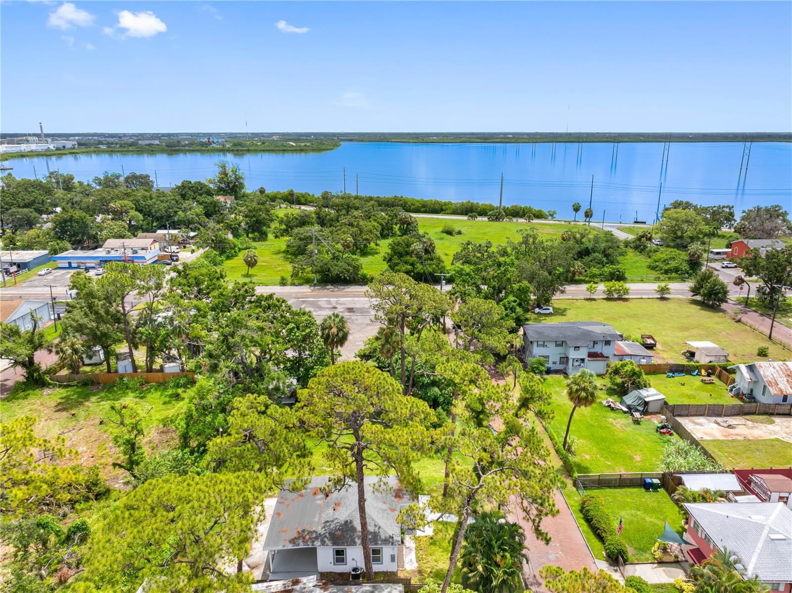 Listing photo id 72 for 2012 Flagler Street