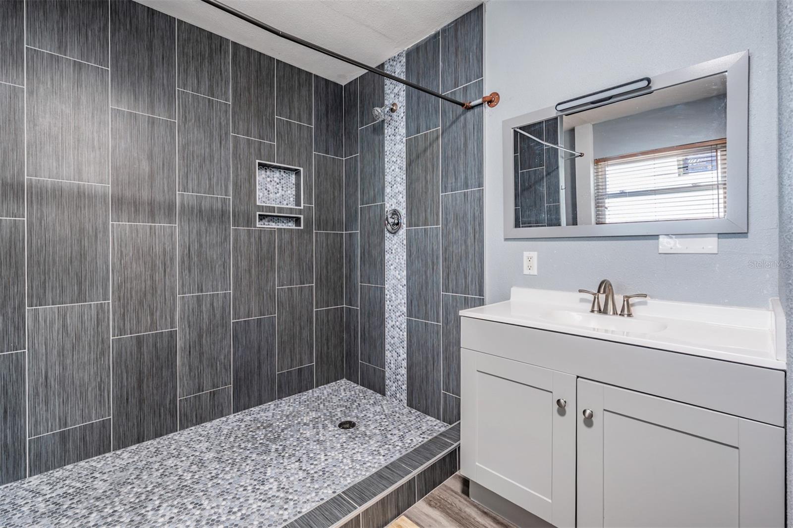 Image 15 of 26 For 4601 Emerald Avenue