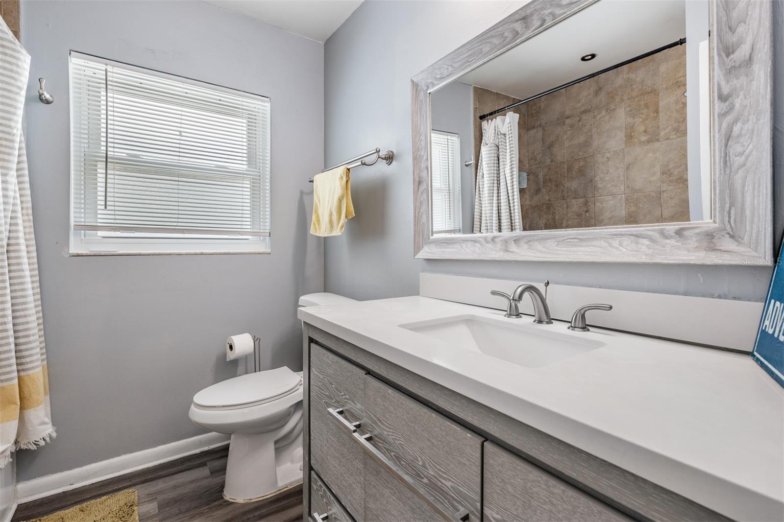 Image 20 of 26 For 4601 Emerald Avenue
