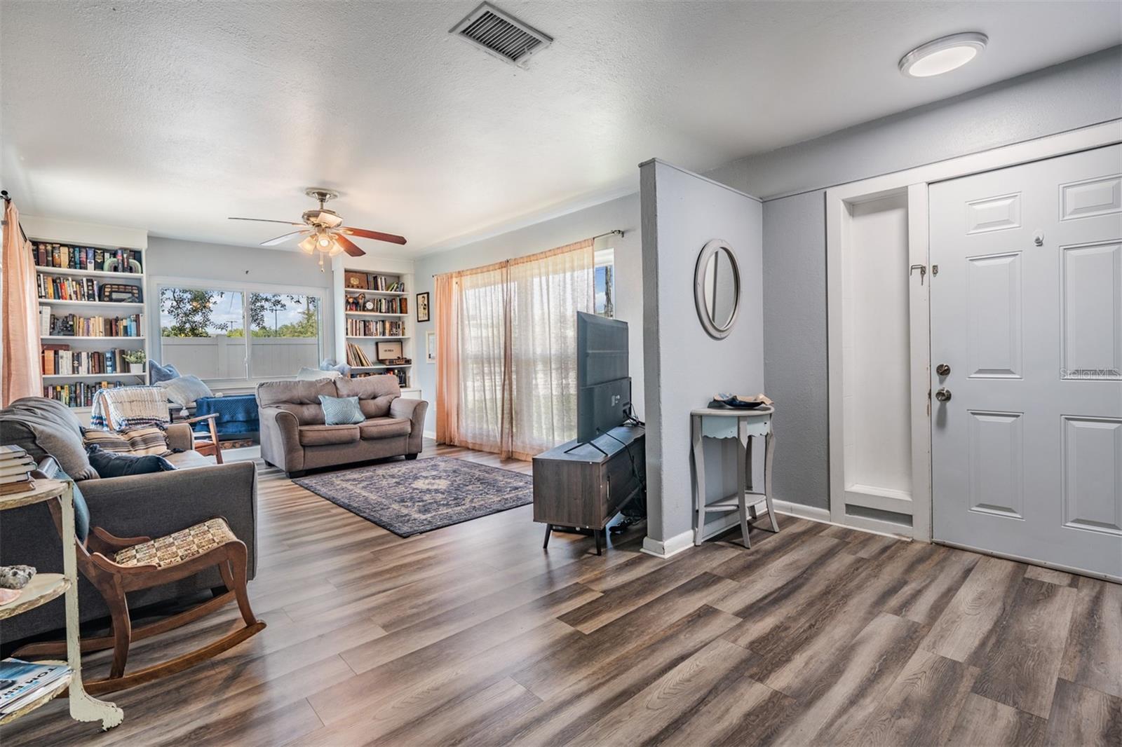 Image 3 of 26 For 4601 Emerald Avenue