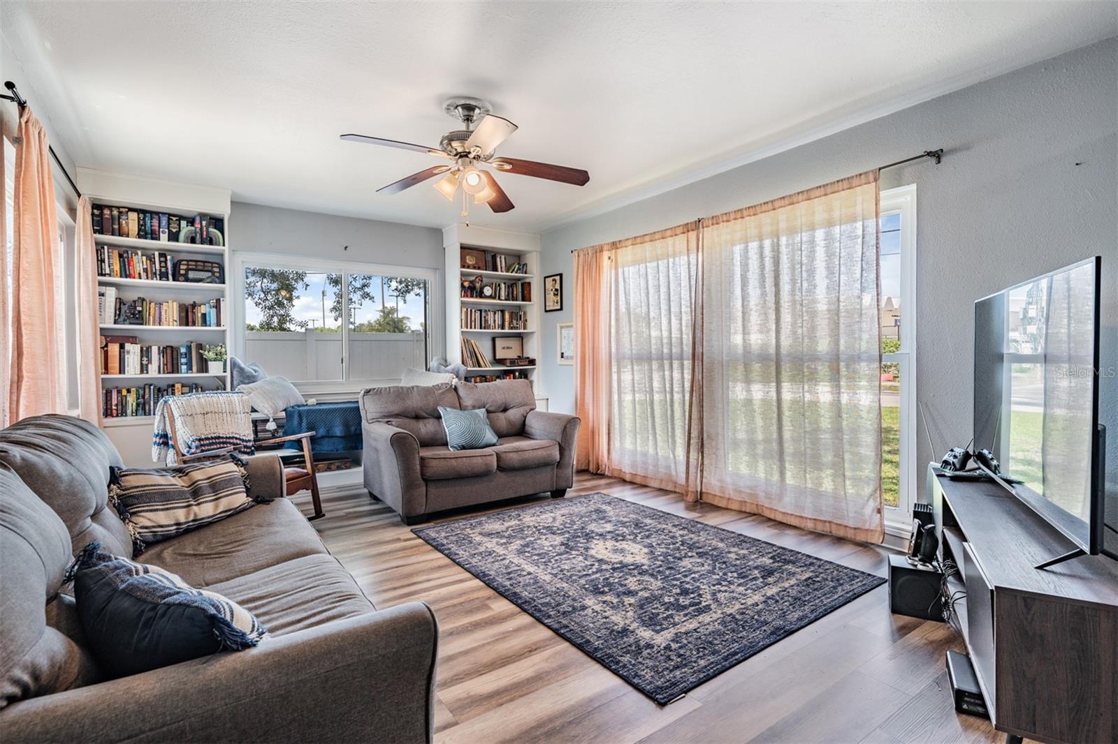 Image 4 of 26 For 4601 Emerald Avenue