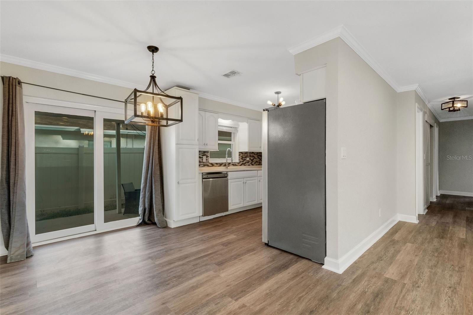 Image 11 of 41 For 270 Northeast Boulevard N