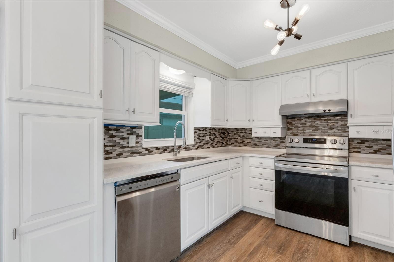 Image 13 of 41 For 270 Northeast Boulevard N