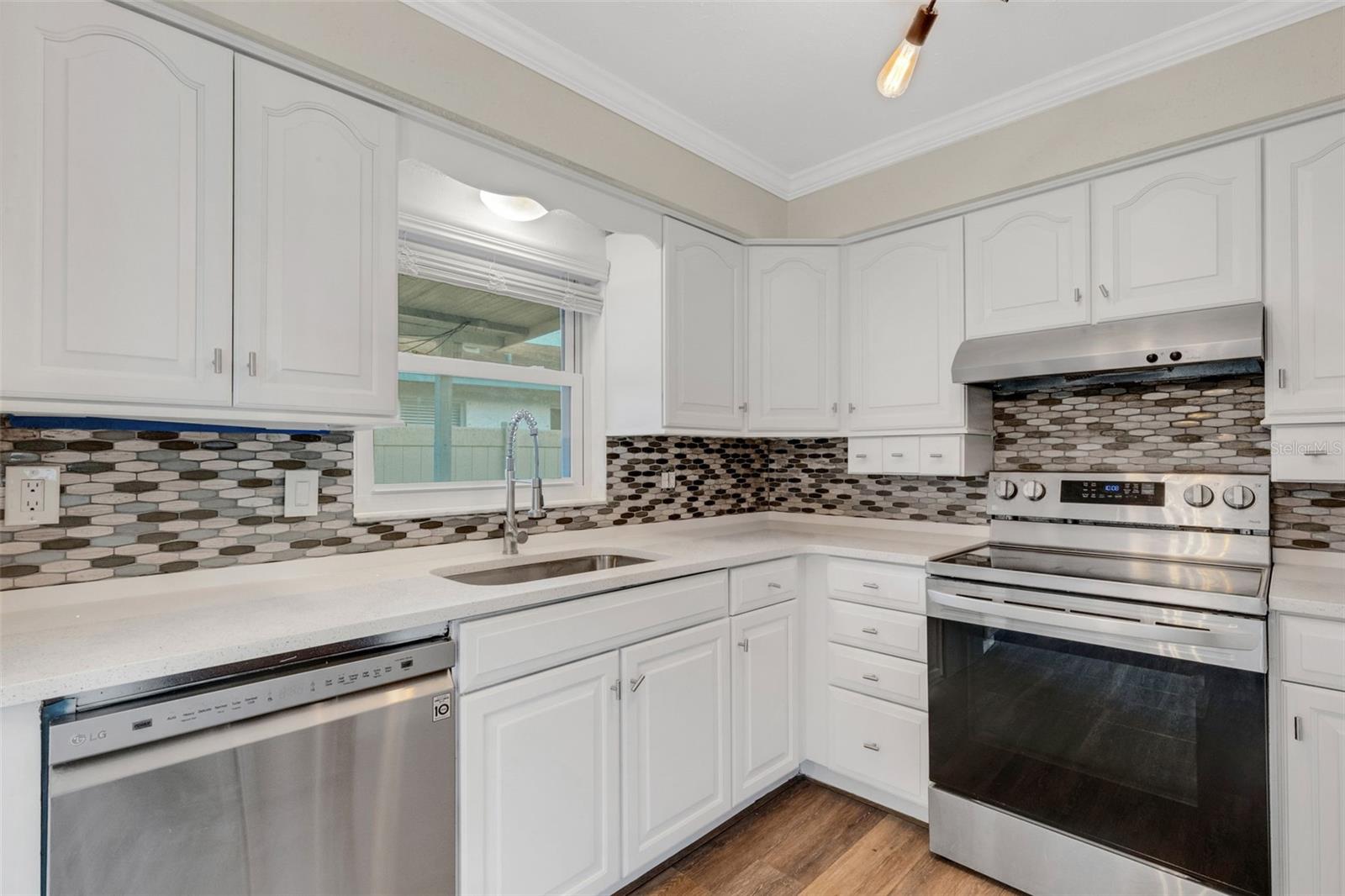 Image 14 of 41 For 270 Northeast Boulevard N