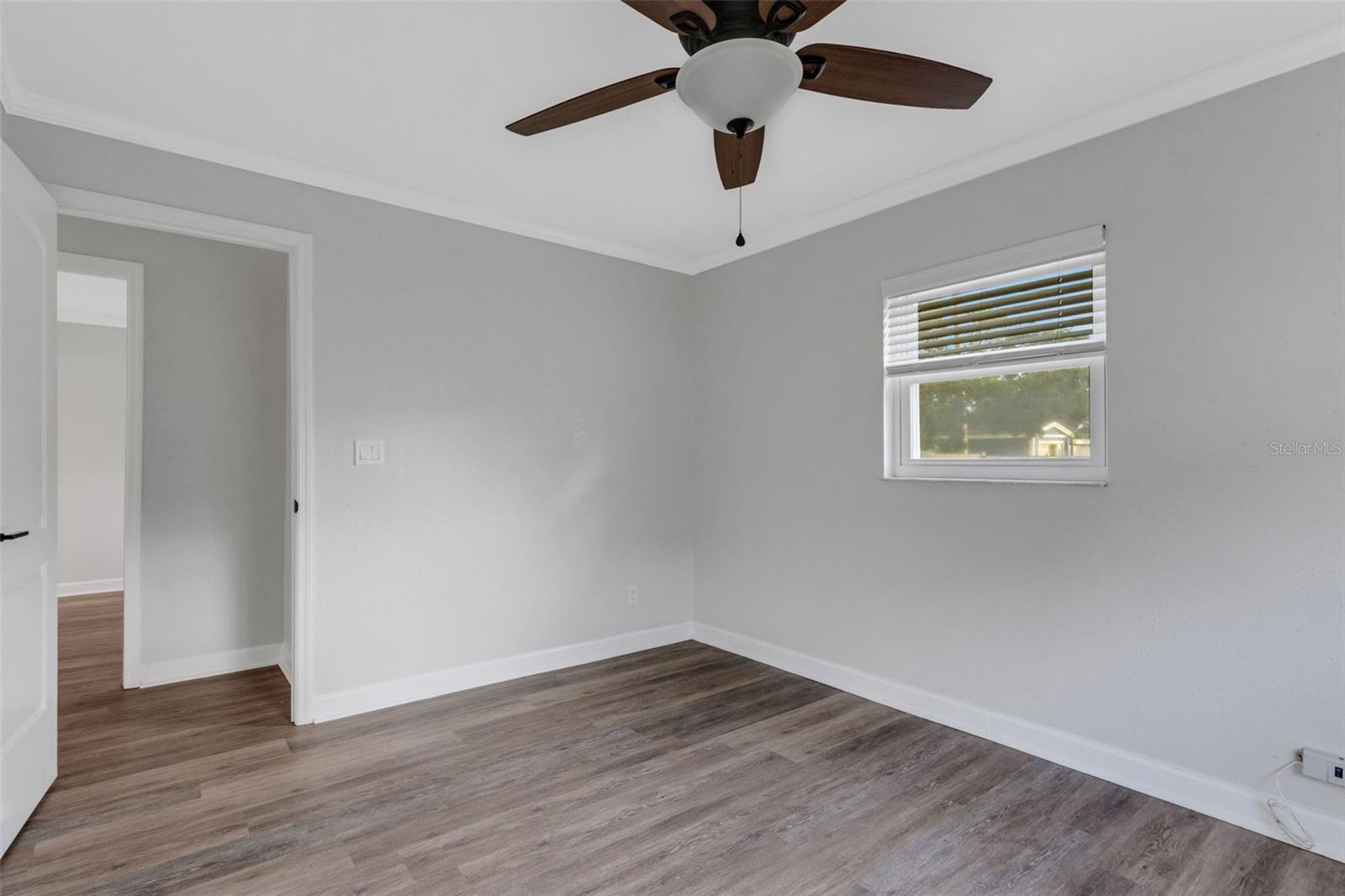 Image 27 of 41 For 270 Northeast Boulevard N