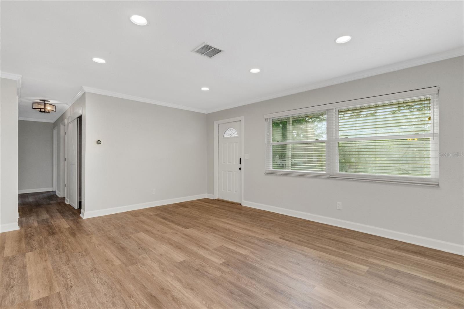 Image 4 of 41 For 270 Northeast Boulevard N