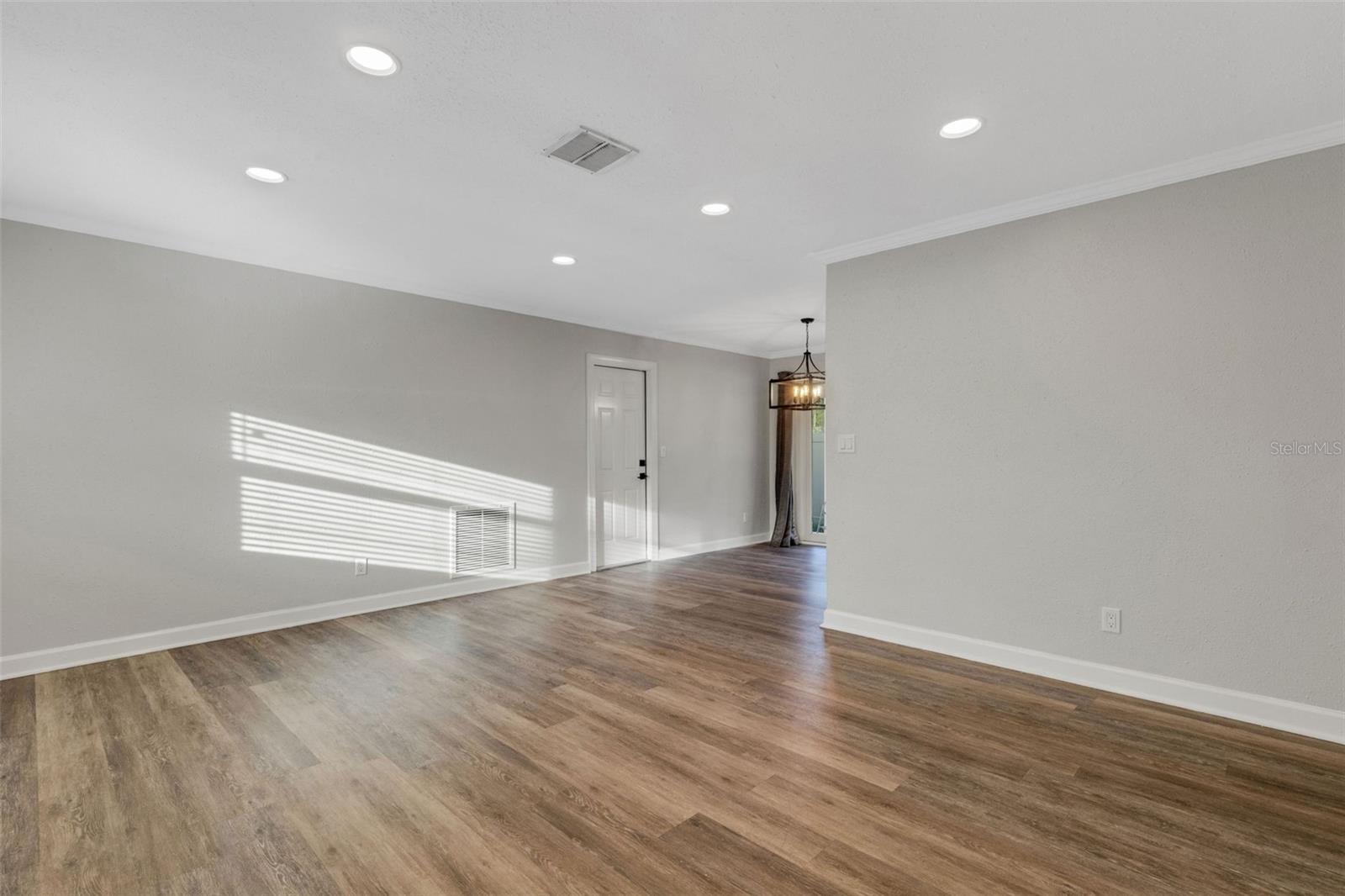 Image 6 of 41 For 270 Northeast Boulevard N