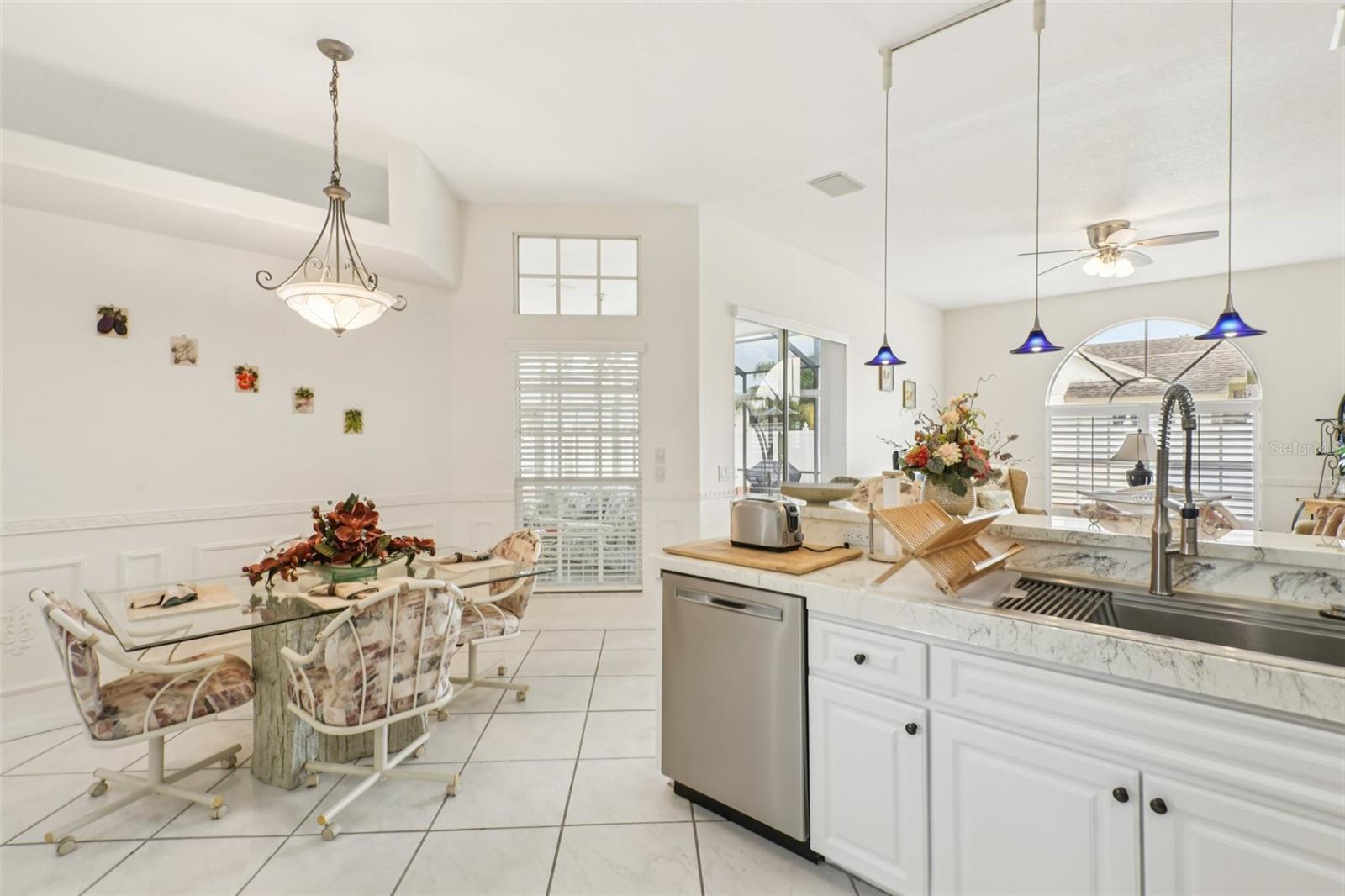 Listing photo id 9 for 8704 Cypress Lakes Boulevard