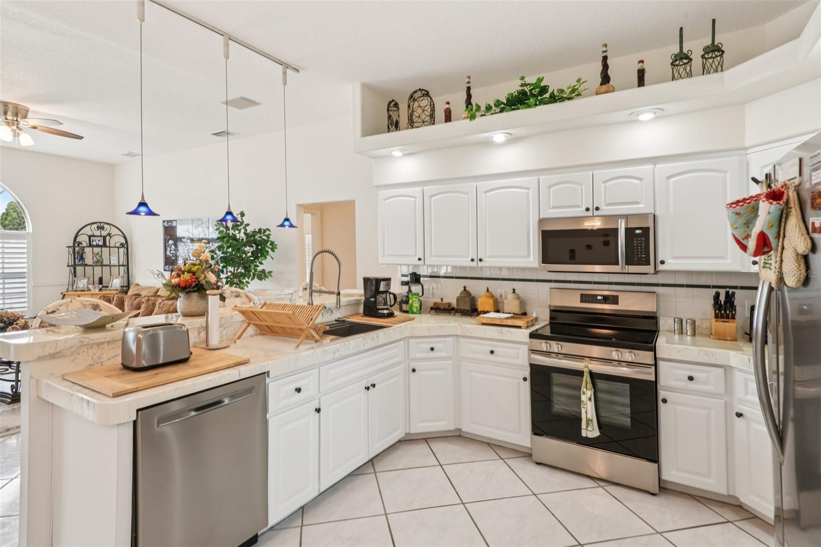 Listing photo id 11 for 8704 Cypress Lakes Boulevard