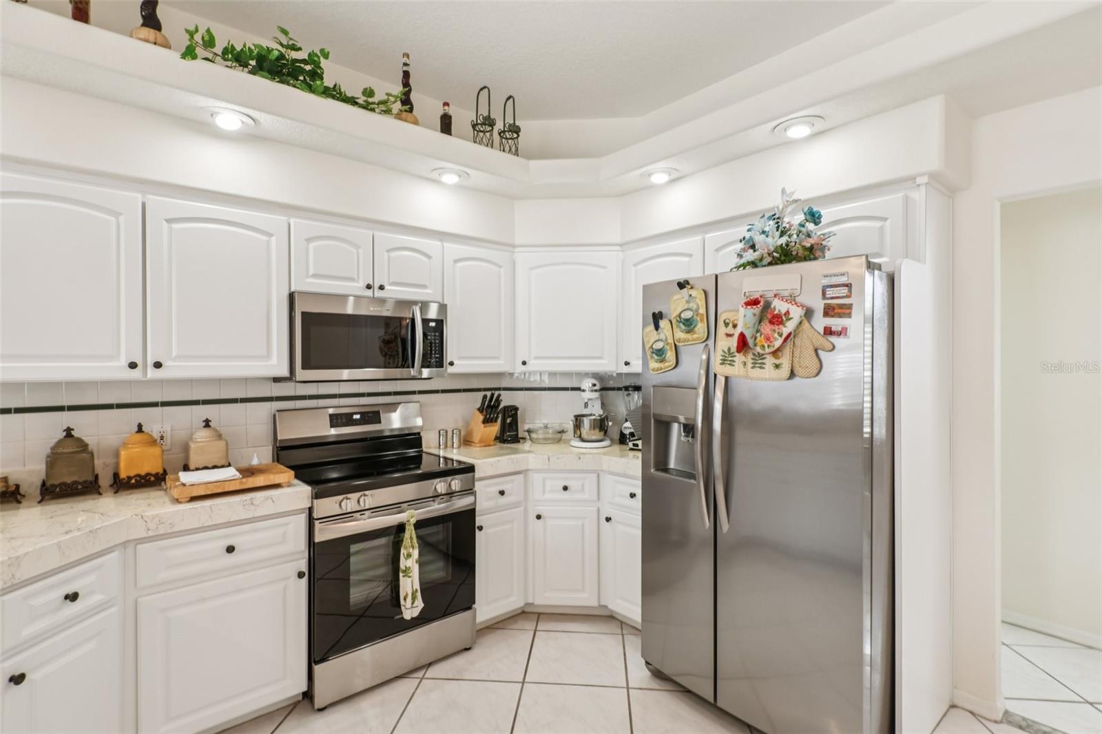 Listing photo id 12 for 8704 Cypress Lakes Boulevard