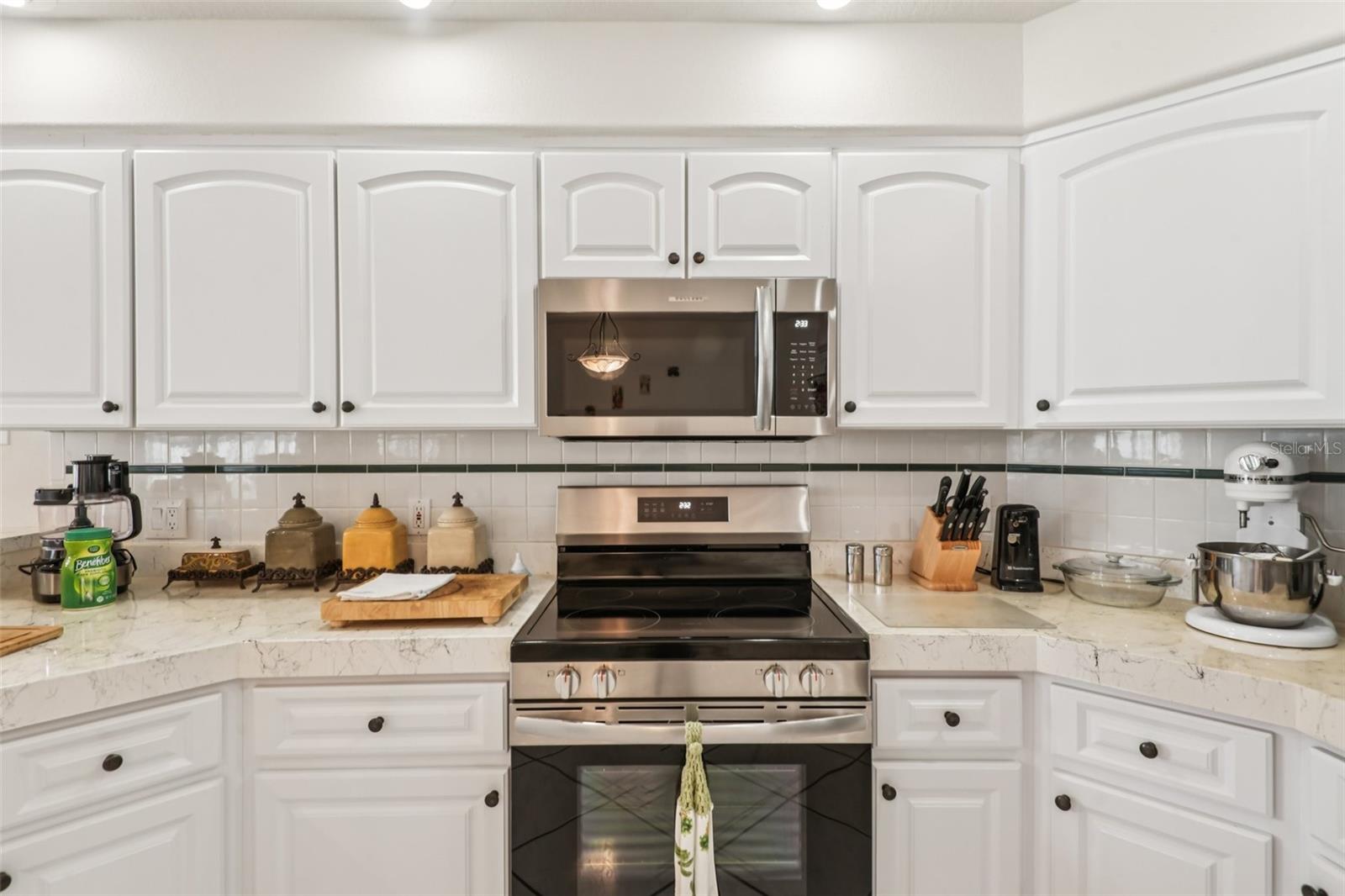 Listing photo id 13 for 8704 Cypress Lakes Boulevard
