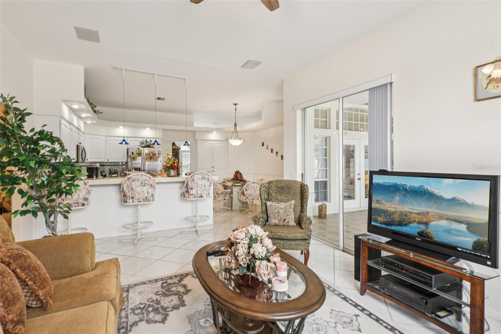 Listing photo id 17 for 8704 Cypress Lakes Boulevard