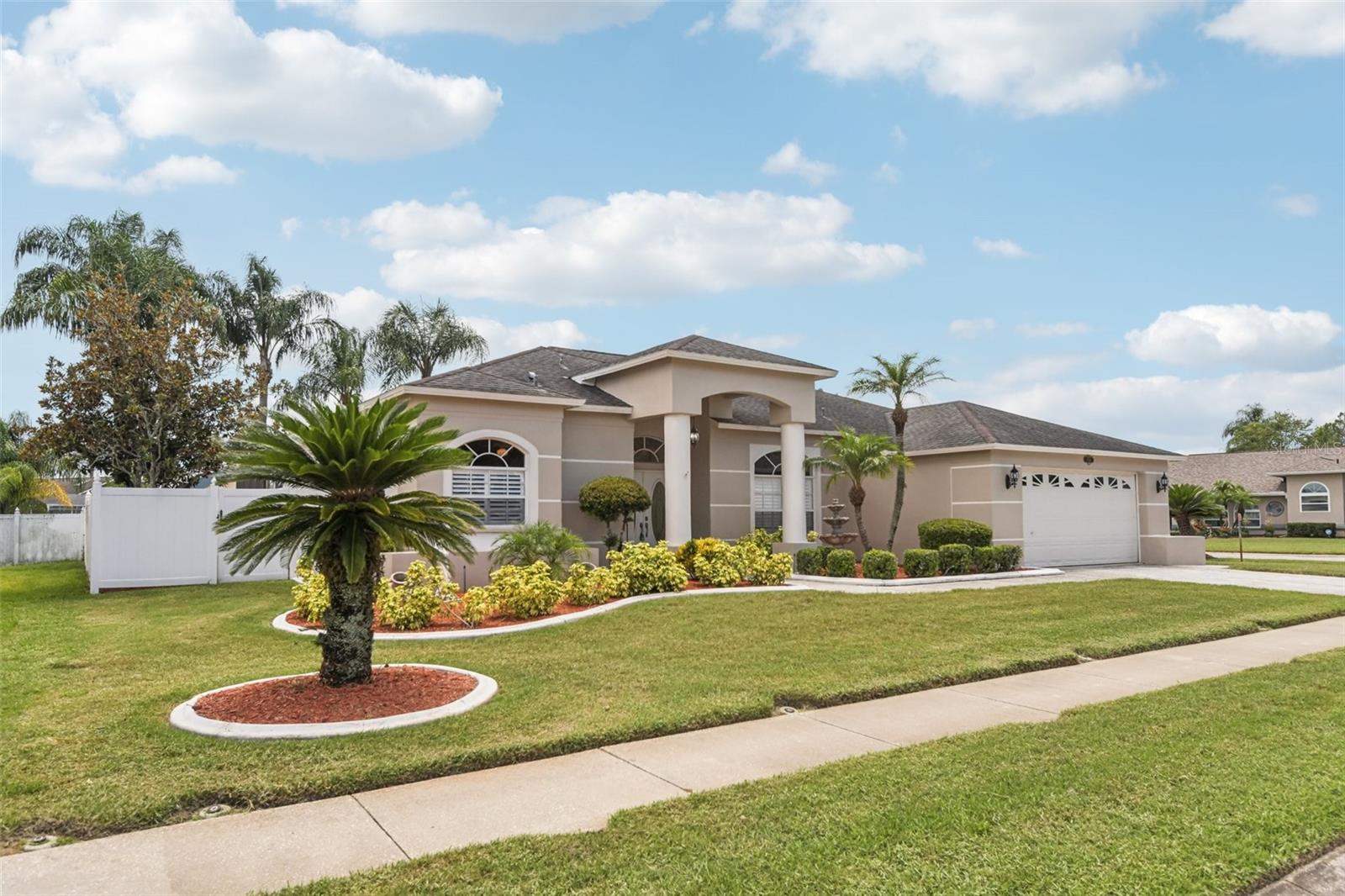 Listing photo id 0 for 8704 Cypress Lakes Boulevard