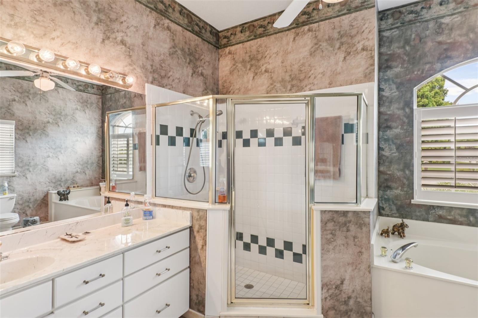 Listing photo id 23 for 8704 Cypress Lakes Boulevard