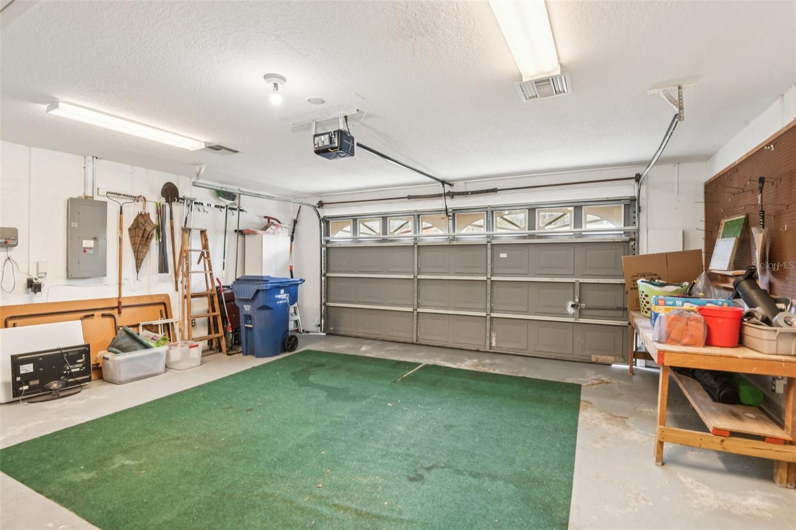 Listing photo id 31 for 8704 Cypress Lakes Boulevard