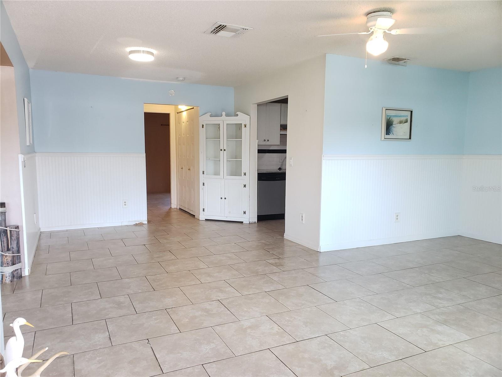 Image 3 of 16 For 2227 Grenadier Drive 140