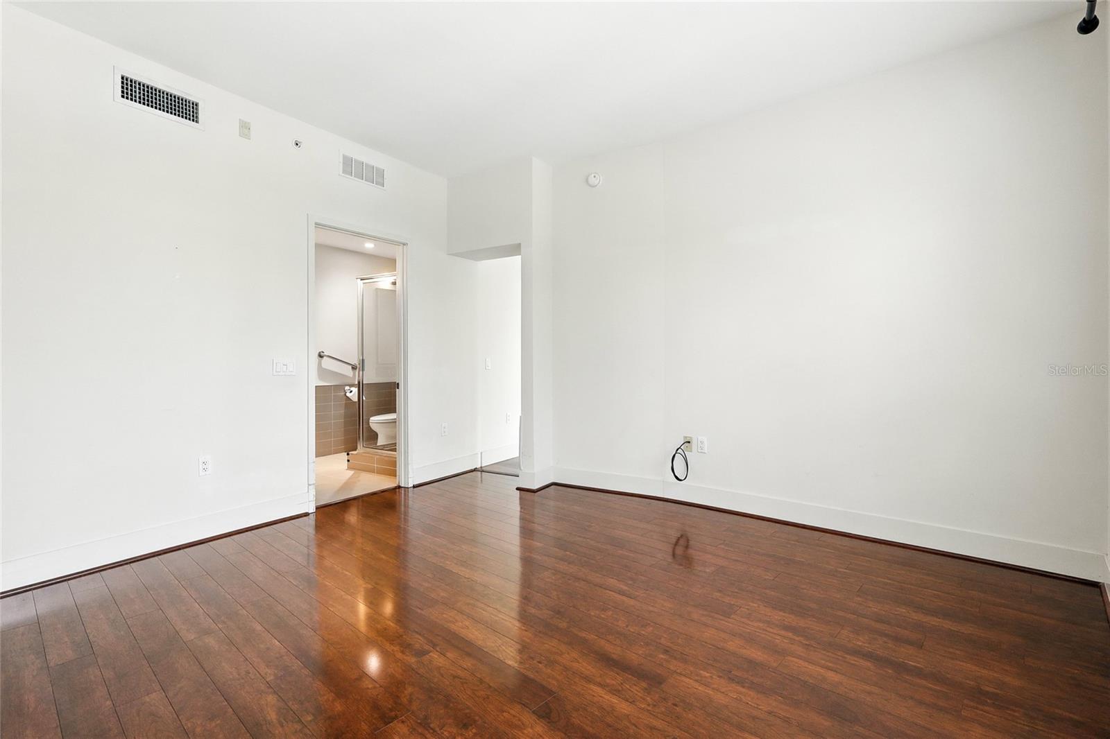 Listing photo id 10 for 111 12th Street 1302