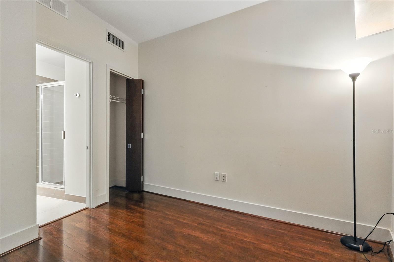 Listing photo id 13 for 111 12th Street 1302