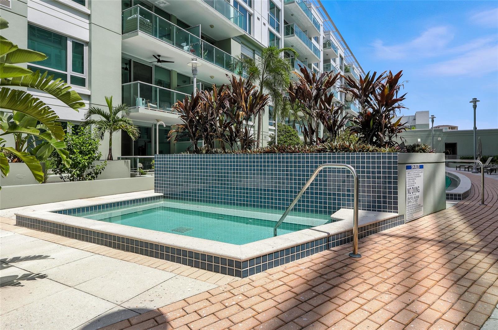Listing photo id 19 for 111 12th Street 1302