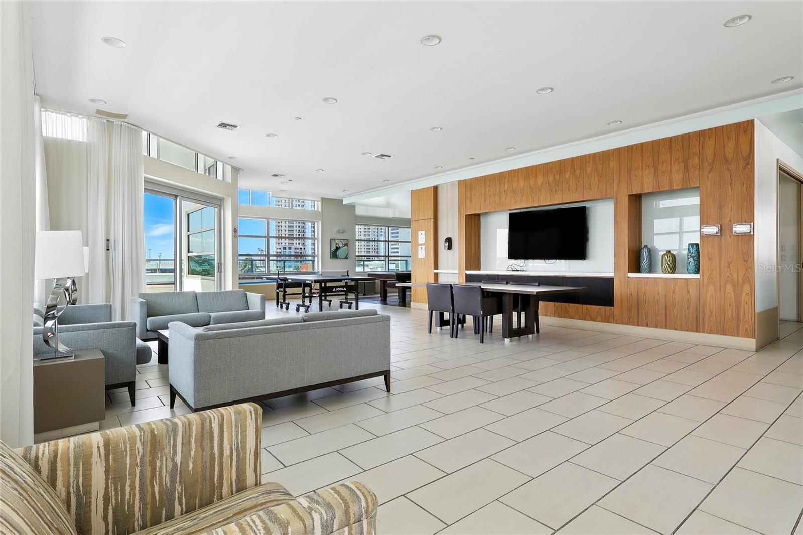 Listing photo id 28 for 111 12th Street 1302
