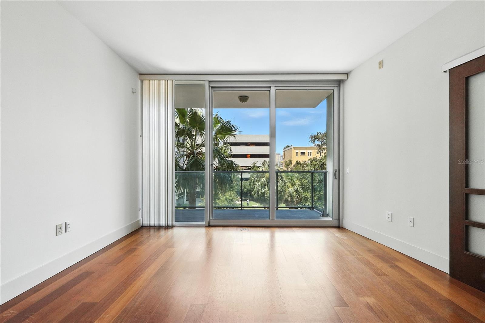 Listing photo id 4 for 111 12th Street 1302