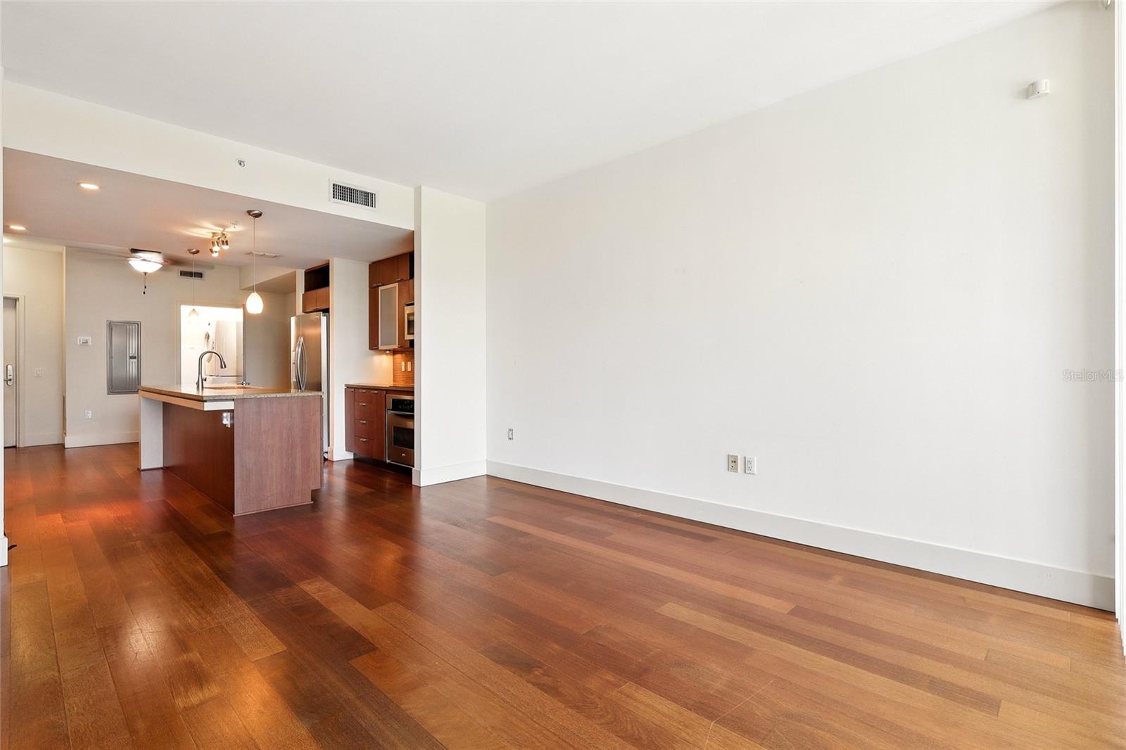 Listing photo id 7 for 111 12th Street 1302