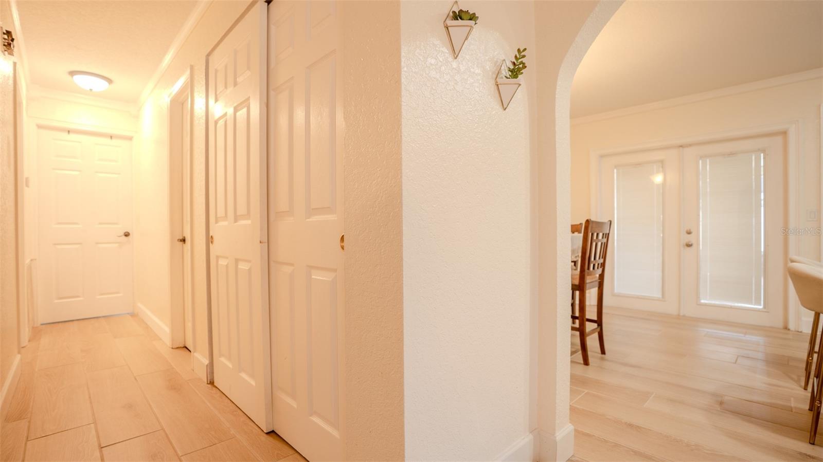 Listing photo id 11 for 6509 Sawyer Place