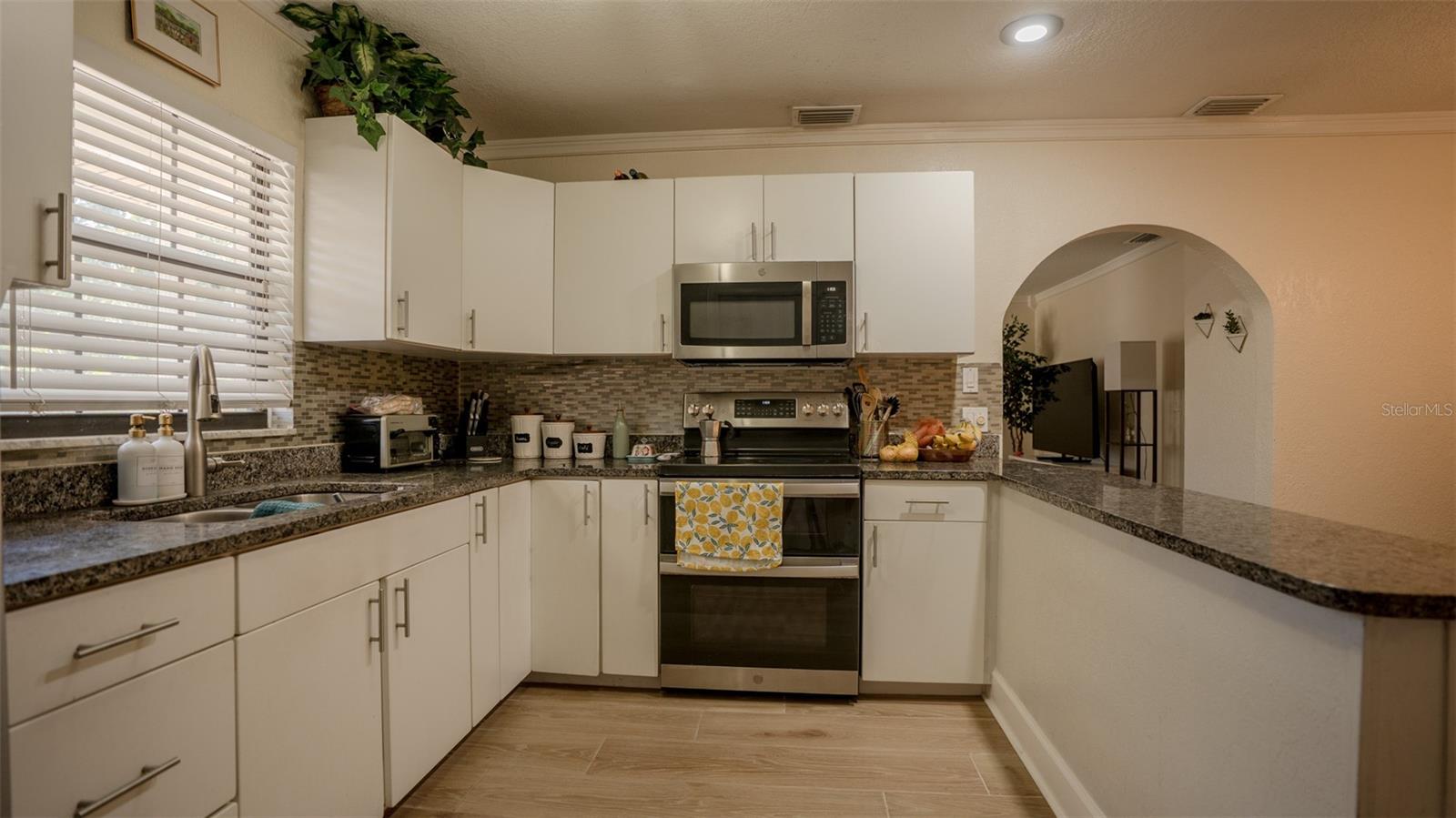 Listing photo id 14 for 6509 Sawyer Place