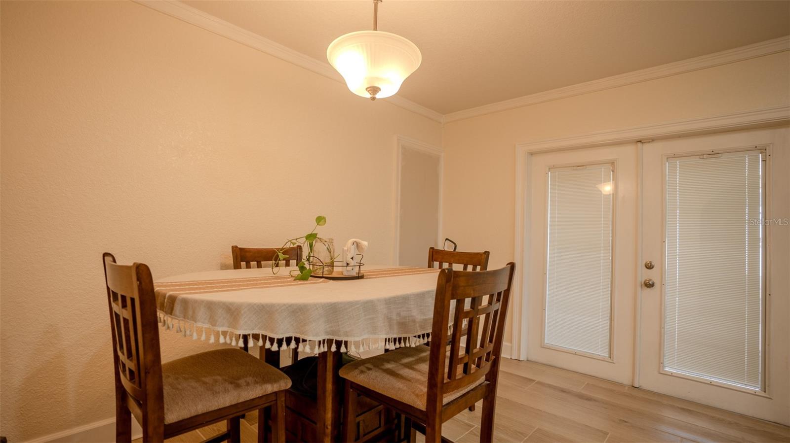 Listing photo id 16 for 6509 Sawyer Place