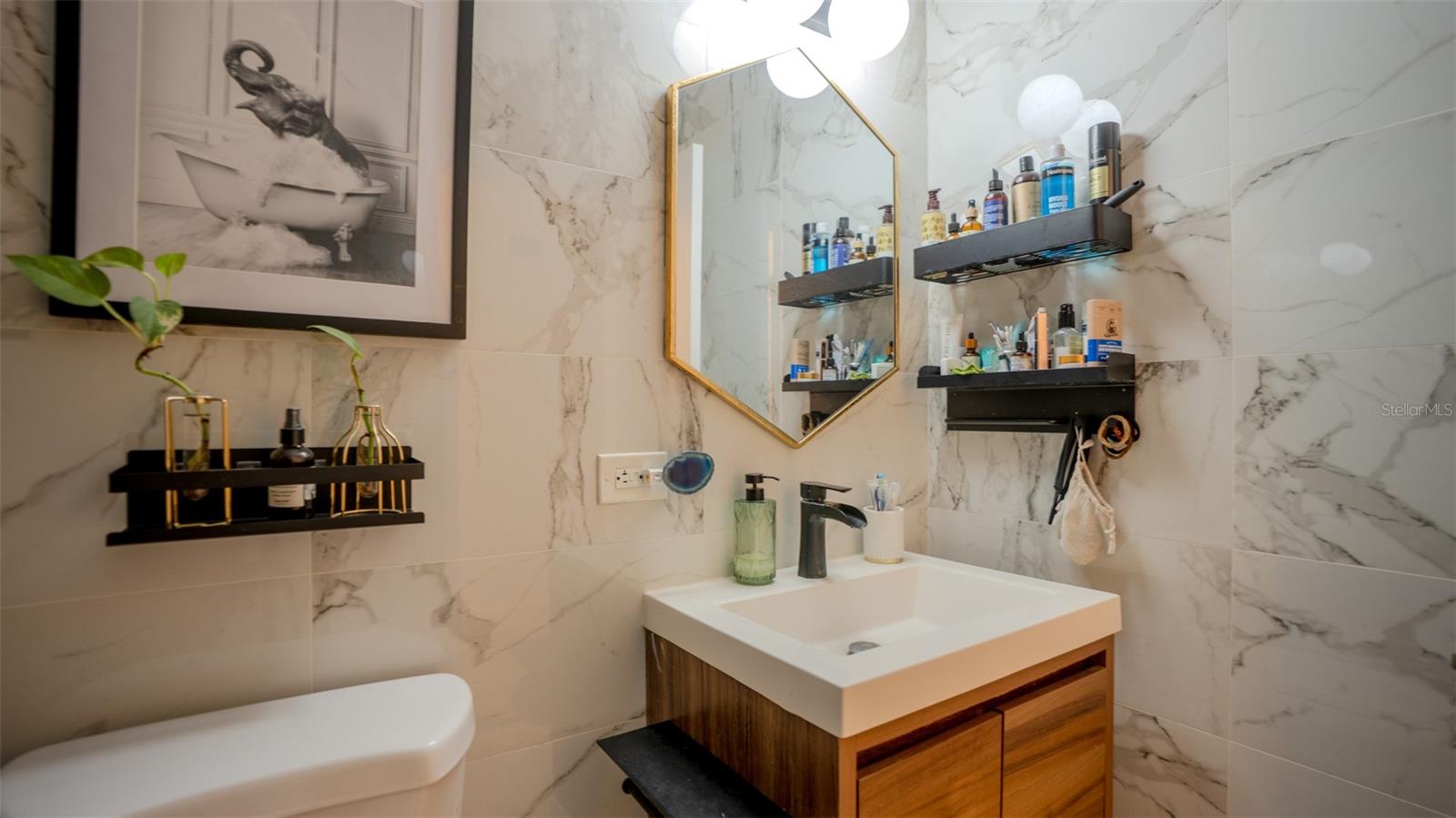 Listing photo id 19 for 6509 Sawyer Place