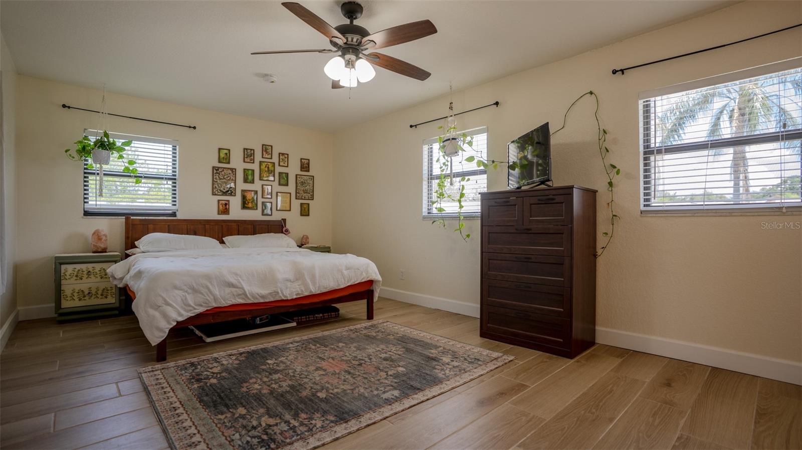Listing photo id 21 for 6509 Sawyer Place