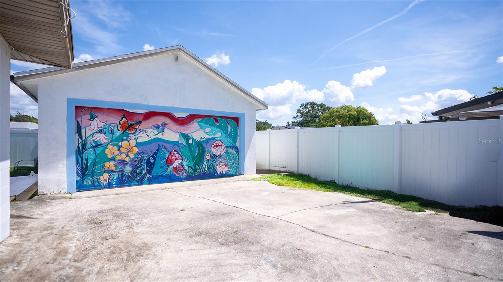 Listing photo id 28 for 6509 Sawyer Place