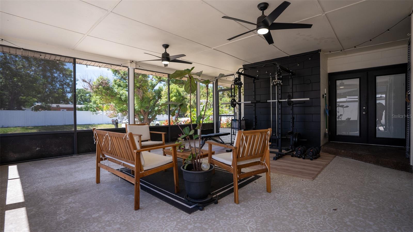 Listing photo id 2 for 6509 Sawyer Place