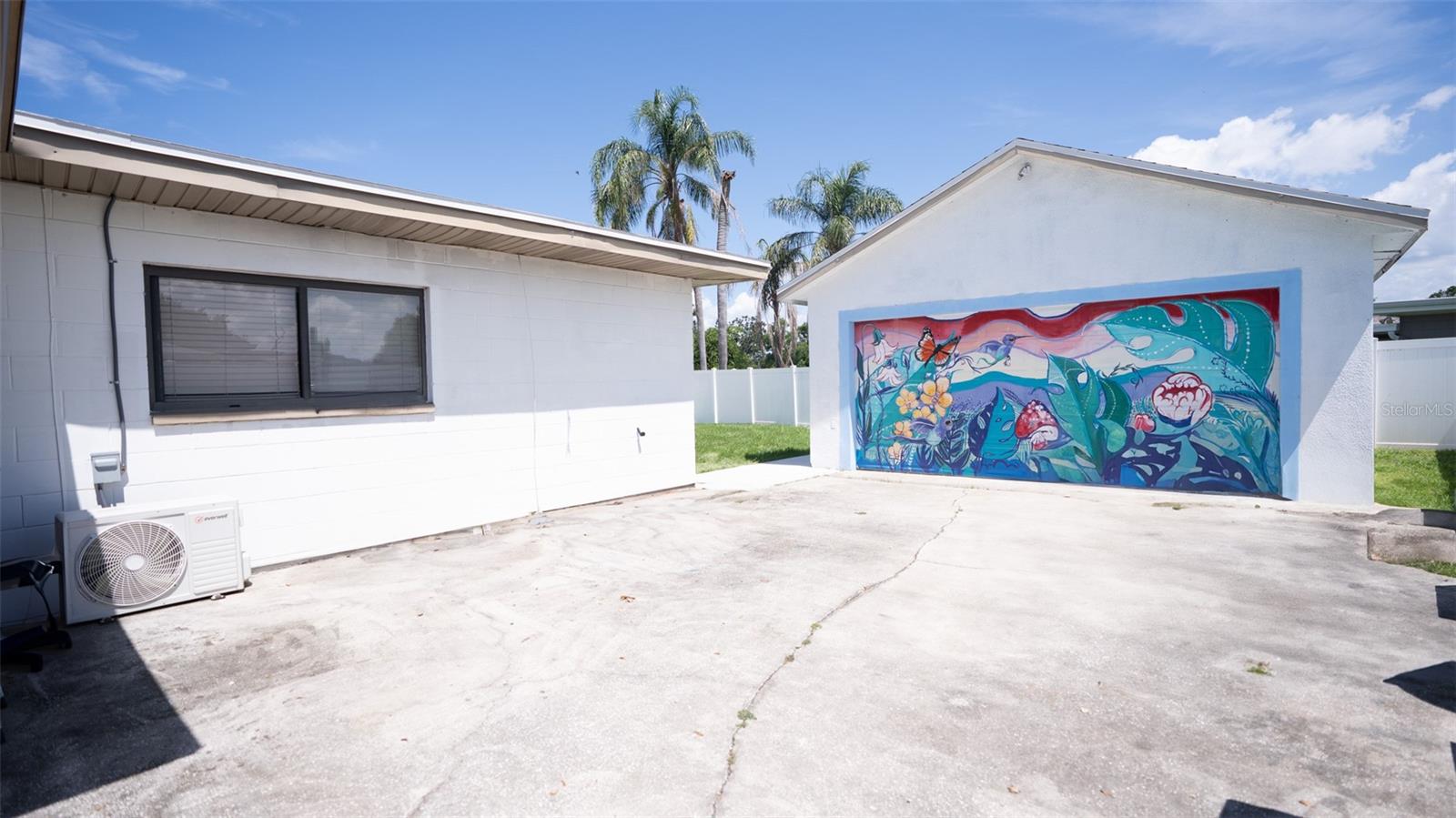 Listing photo id 3 for 6509 Sawyer Place