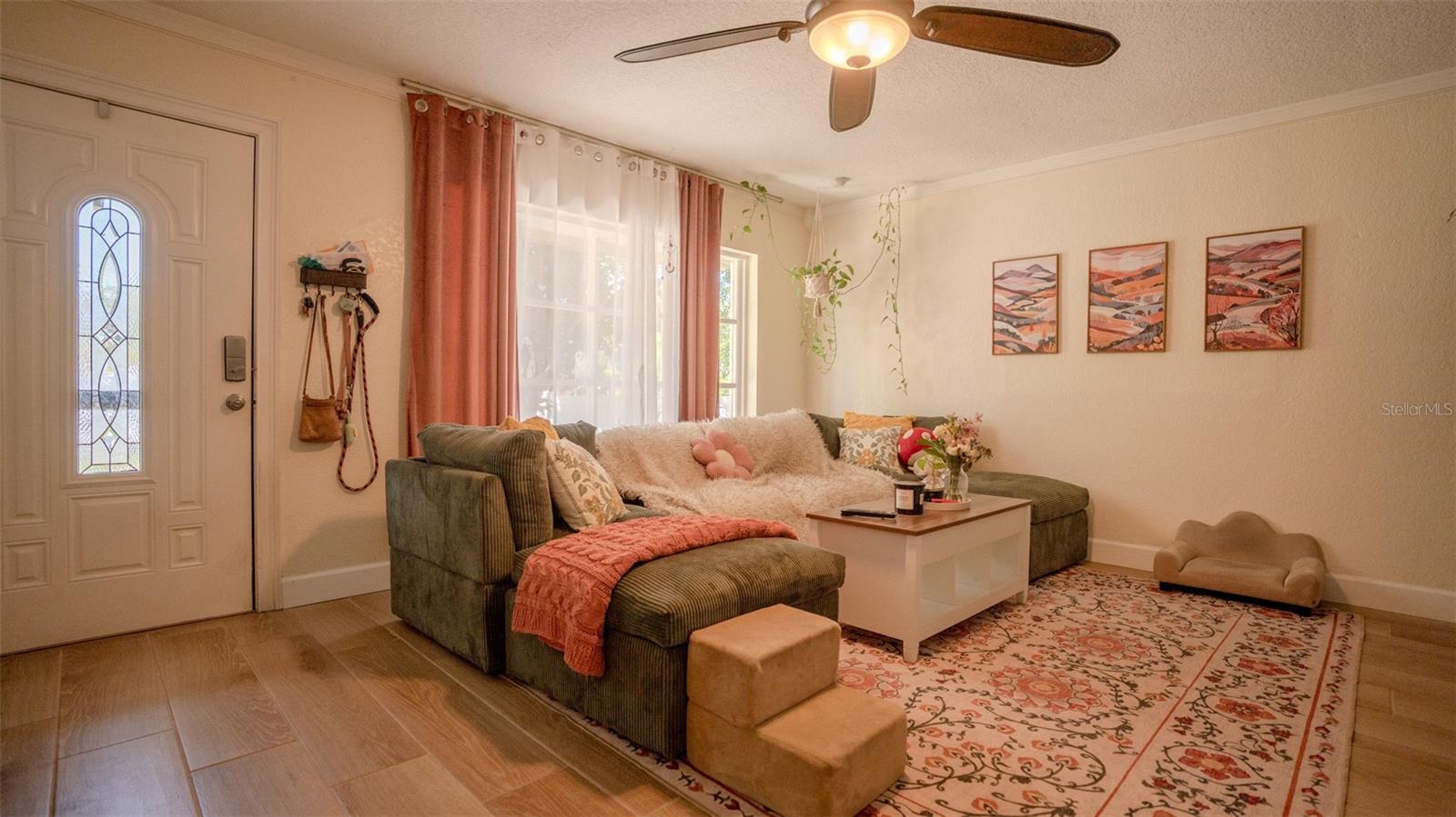 Listing photo id 7 for 6509 Sawyer Place