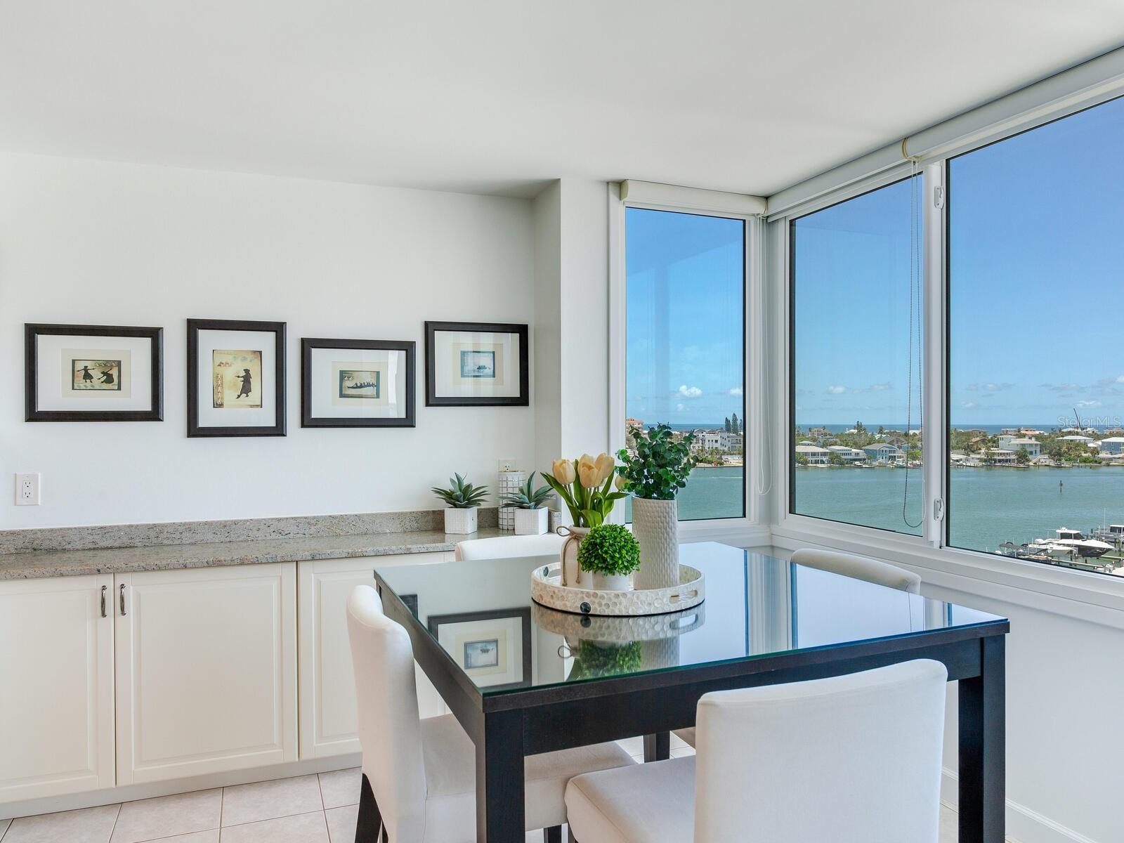 Image 10 of 61 For 660 Island Way 703