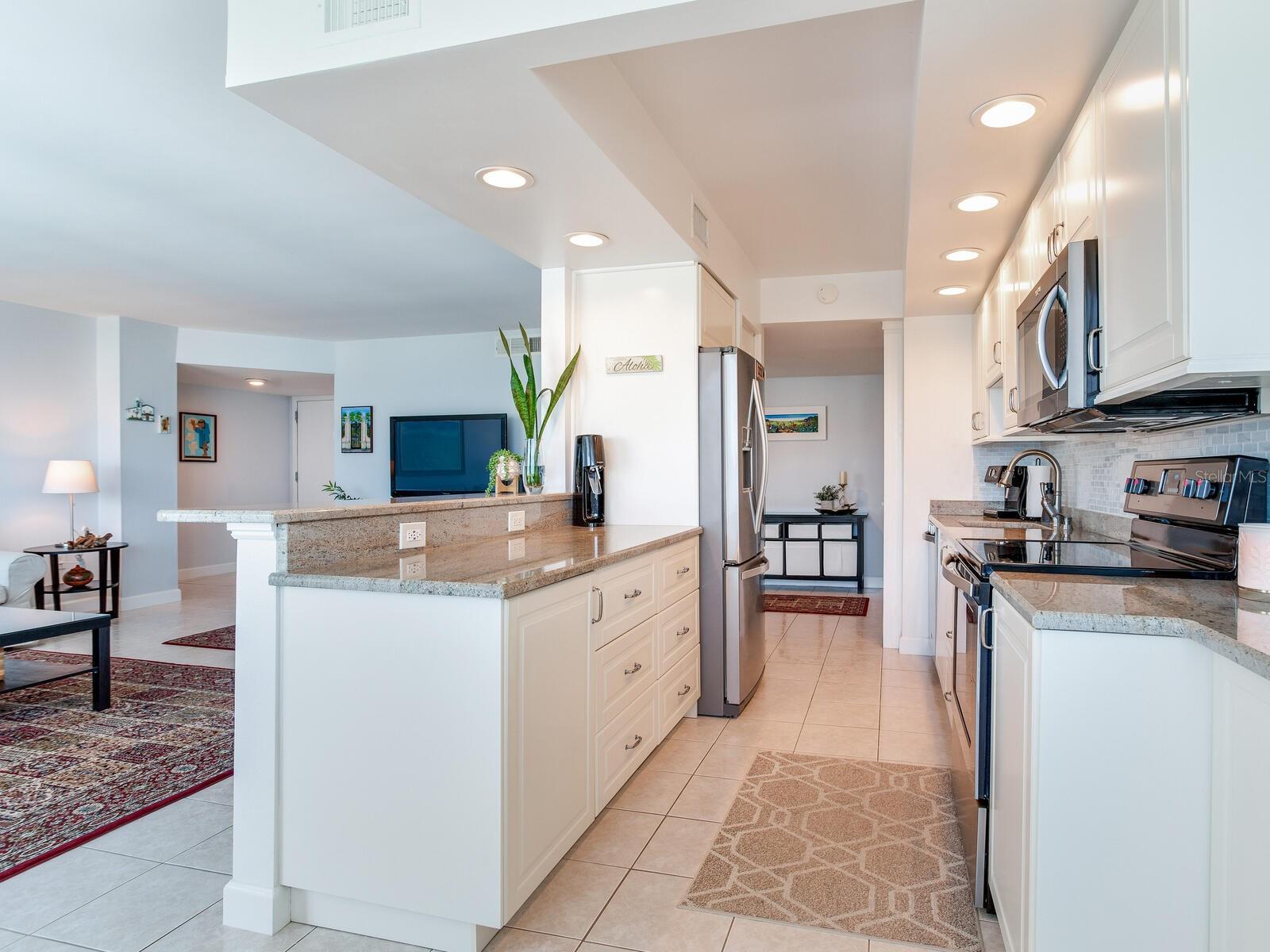 Image 16 of 61 For 660 Island Way 703
