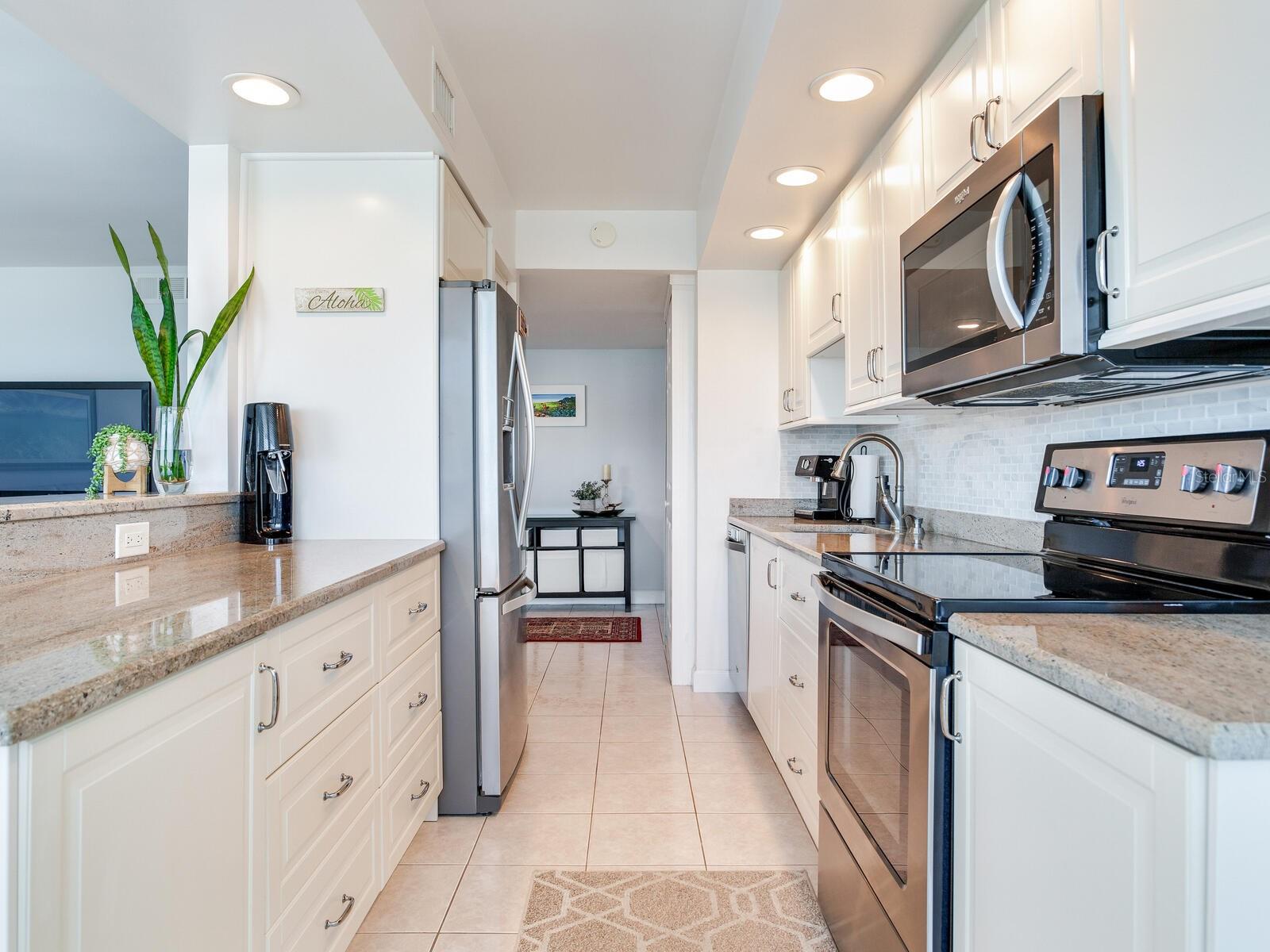 Image 17 of 61 For 660 Island Way 703