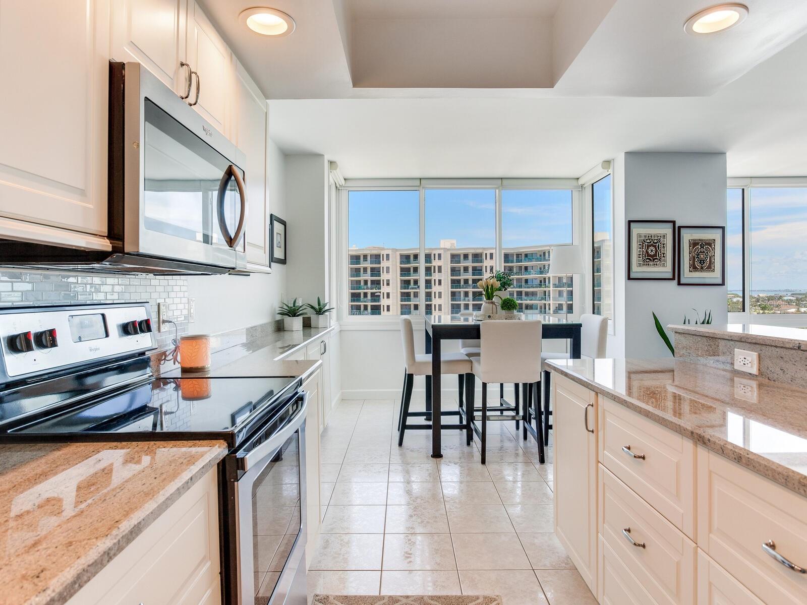Image 20 of 61 For 660 Island Way 703