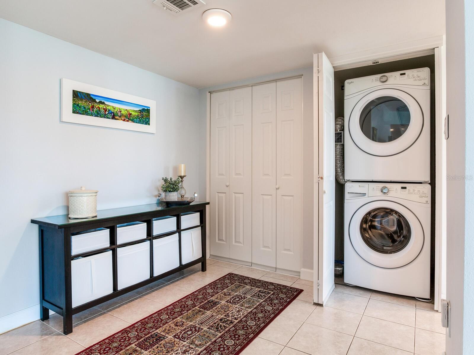 Image 21 of 61 For 660 Island Way 703